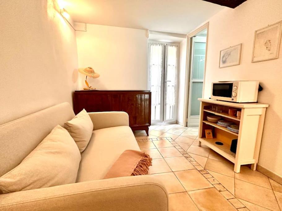 Un Petit Coin Proche De La Mer Menton Bagian luar foto